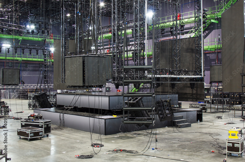 Staging Cable Installation of professional stage, sound, light and video equipment ...