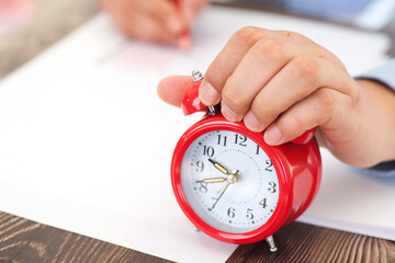 Sticker - The alarm clock in front of the desk during the exam