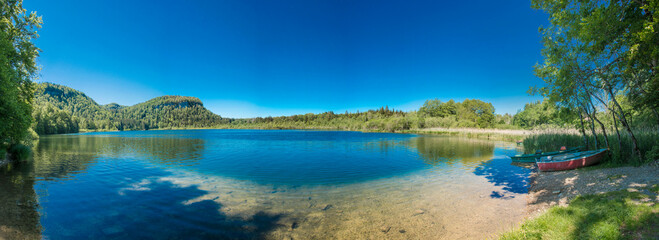 Poster - Vue panoramique du lac de Bonlieu, Jura, France