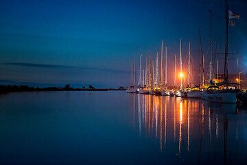 reflexo barcos em aveiro - portugal