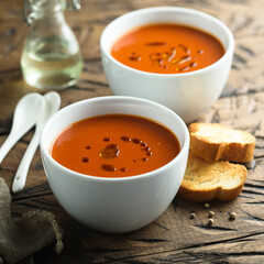 Canvas Print - Homemade spicy tomato soup with grilled bread