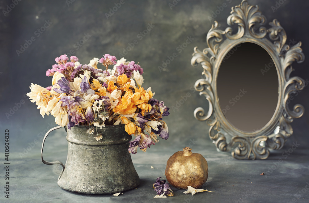 Obraz na płótnie vintage vase and beautiful flowers w salonie