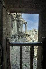 Canvas Print - Vertical shot of Angkor Wat temple, Cambodia