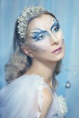 creative make up snow quee