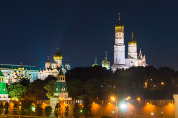 Wall Mural - Night Moscow cityscape with a view of the Kremlin and the Ivan the Great Bell Tower