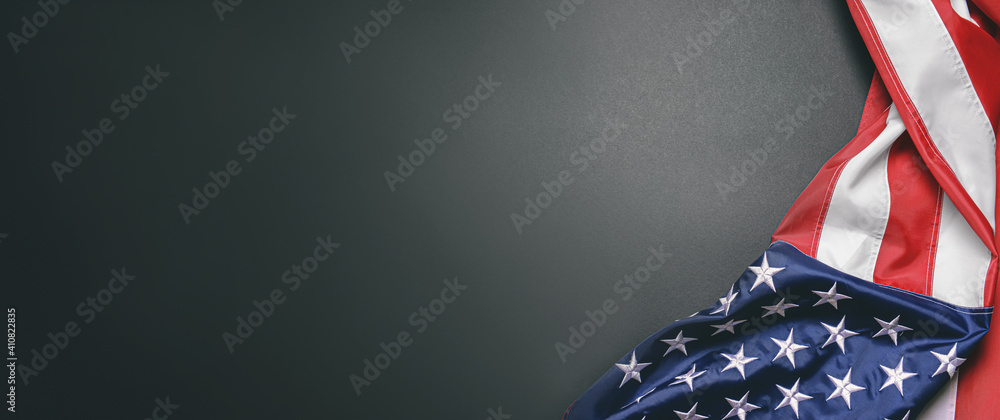 USA flag on dark background with space for text - obrazy, fototapety, plakaty 