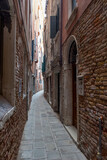 Fototapeta Uliczki - discovery of the city of Venice and its small canals and romantic alleys