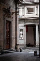 Wall Mural - A view of Uffizi Museum courtyard, from Via Lambertesca, Florence, Italy.