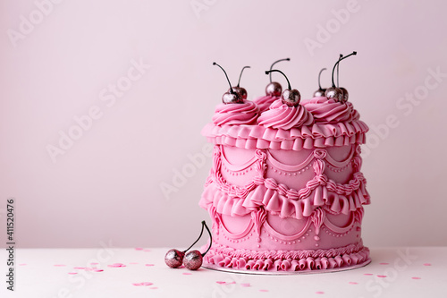 Obraz Dibond Vintage style buttercream celebration cake