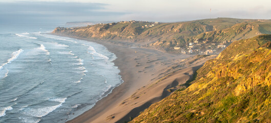 Wall Mural - an idyllic coastline view with the waves from the ocean smashing the sand in the coast. an amazing p