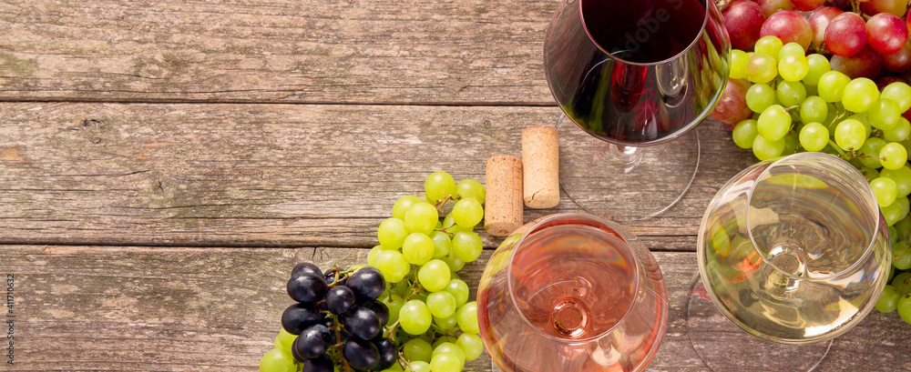 Variety of wine and snack set. Different types of grapes. Fresh ingredients on wooden background. - obrazy, fototapety, plakaty 