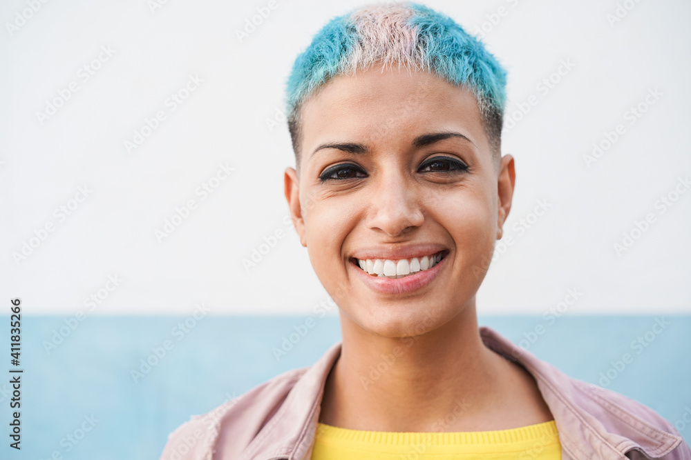 Portrait of hispanic gay woman looking at camera - Focus on face - obrazy, fototapety, plakaty 