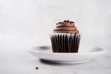 Poster - Chocolate cupcake served in on a  plate, selective focus