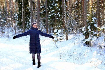 portrait of a woman in the winter forest 