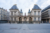 Fototapeta Miasto - Hôtel de ville et place de la Comédie pendant le confinement, Lyon, France 