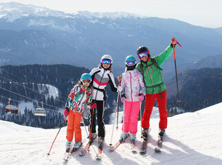 Wall Mural - family at the ski resort