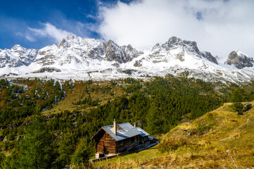 Wall Mural - chalet de fontcouverte