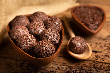 Poster - Chocolate Easter egg stuffed with brigadeiros.