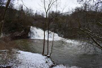 Wall Mural - wilder Elzwasserfall im Februar