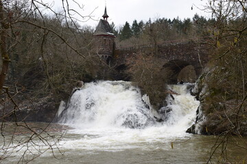 Wall Mural - wilder Elzwasserfall im Februar