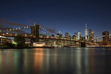 Fototapeta  - Notturno di Manhattan con il ponte di Brooklyn