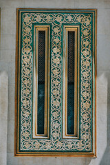 Canvas Print - Vertical shot of Arabic mosque ornament