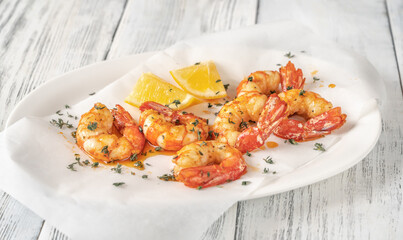 Poster - Shrimps with thyme and lemon wedges