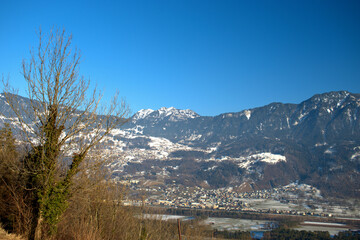 Wall Mural - Wunderschöne Berglandschaft zur Winterzeit in Wartau im Sankt Galler Rheintal in der Schweiz 10.1.2021