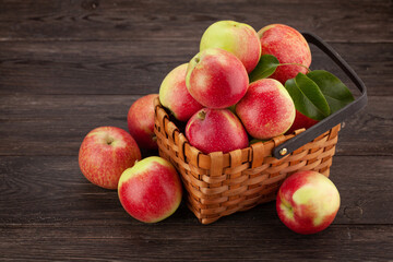 Canvas Print - Ripe garden apple fruits in basket