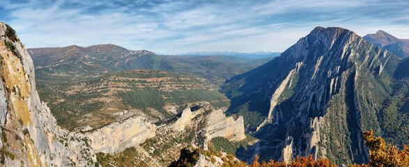 Canvas Print - Vadiello reservoir in Guara Natural Park, Huesca, Spain