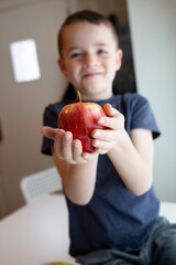 children eating healthy foods