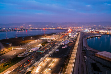 Fototapete - Aerial view of freeways in San Francisco Bay during rush hour at dusk