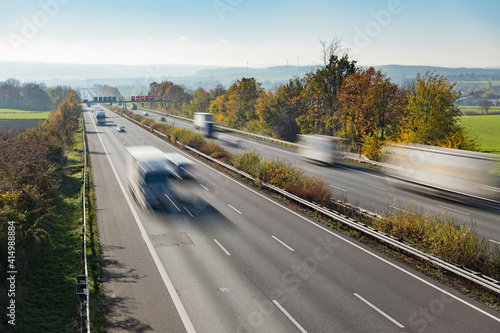 Obraz Dibond Autobahn in Deutschland mit Verkehr