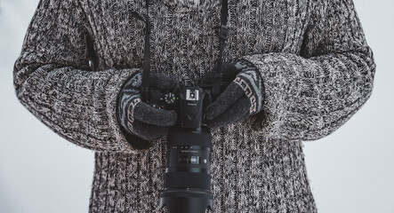 Ready with the camera to take pictures during the winter days outdoors