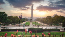 Obelisk Washington Monument Surrounded By Beautiful Green Park