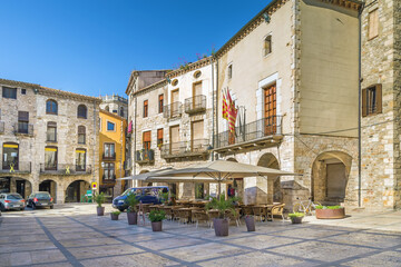 Fototapete - Square in Besalu, Spain