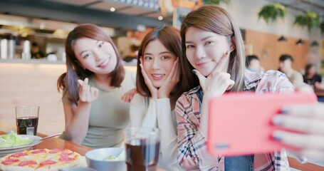 Canvas Print - friends take selfie in restaurant