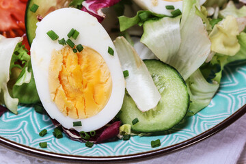 Wall Mural - Healthy salad with lettuce, tomatoes and eggs.