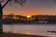 Winterlicher Sonnenuntergang am Fühlinger See in Köln 