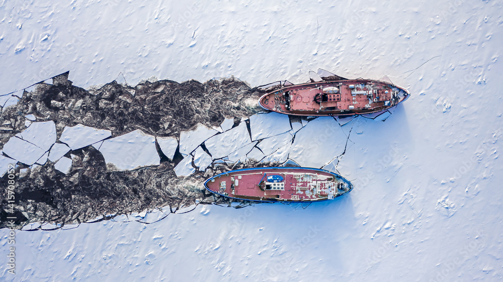 Icebreakers on Vistula river crushes the ice, Poland - obrazy, fototapety, plakaty 