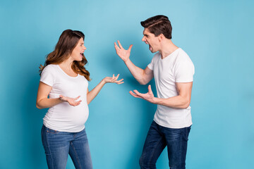 Poster - Photo portrait of two people husband pregnant wife arguing misunderstanding screaming isolated bright blue color background