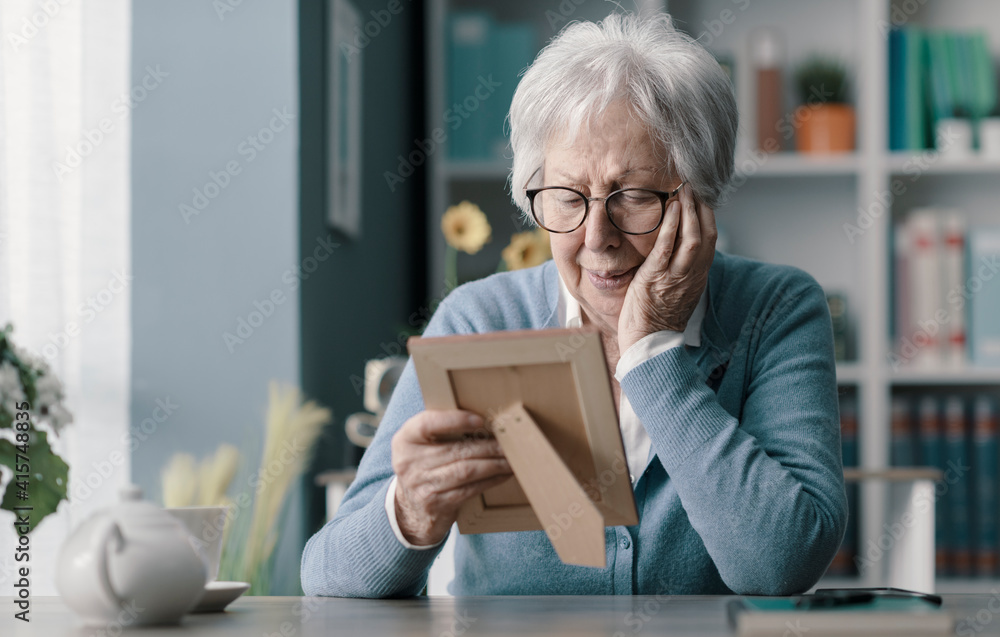 Sad old woman mourning the loss of her husband - obrazy, fototapety, plakaty 