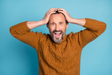 Poster - Photo portrait of middle-aged bearded man amazed shocked keeping head with hands shouting isolated on vibrant blue color background