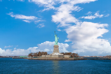 Fototapete - The statue of Liberty in Manhattan, New York City