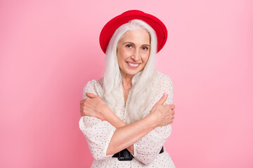 Poster - Portrait of attractive cheerful grey-haired granny hugging herself good mood isolated over pink pastel color background