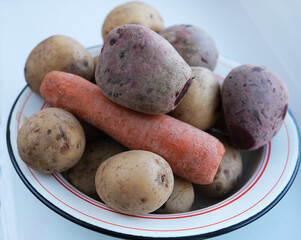 Canvas Print - boiled beets, carrots and potatoes in a plate