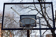 Öffentlicher Basketballkorb aus Ketten