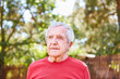 © Robert Kneschke - Senior Mann als Rentner im Garten