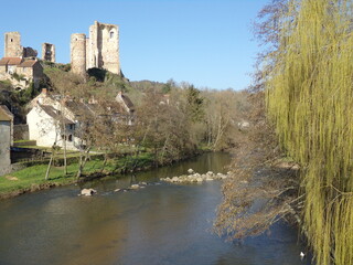 Wall Mural - ruines et rivière