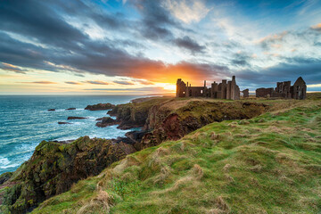 Wall Mural - Dramatic sunset over the ruins Slains Castle